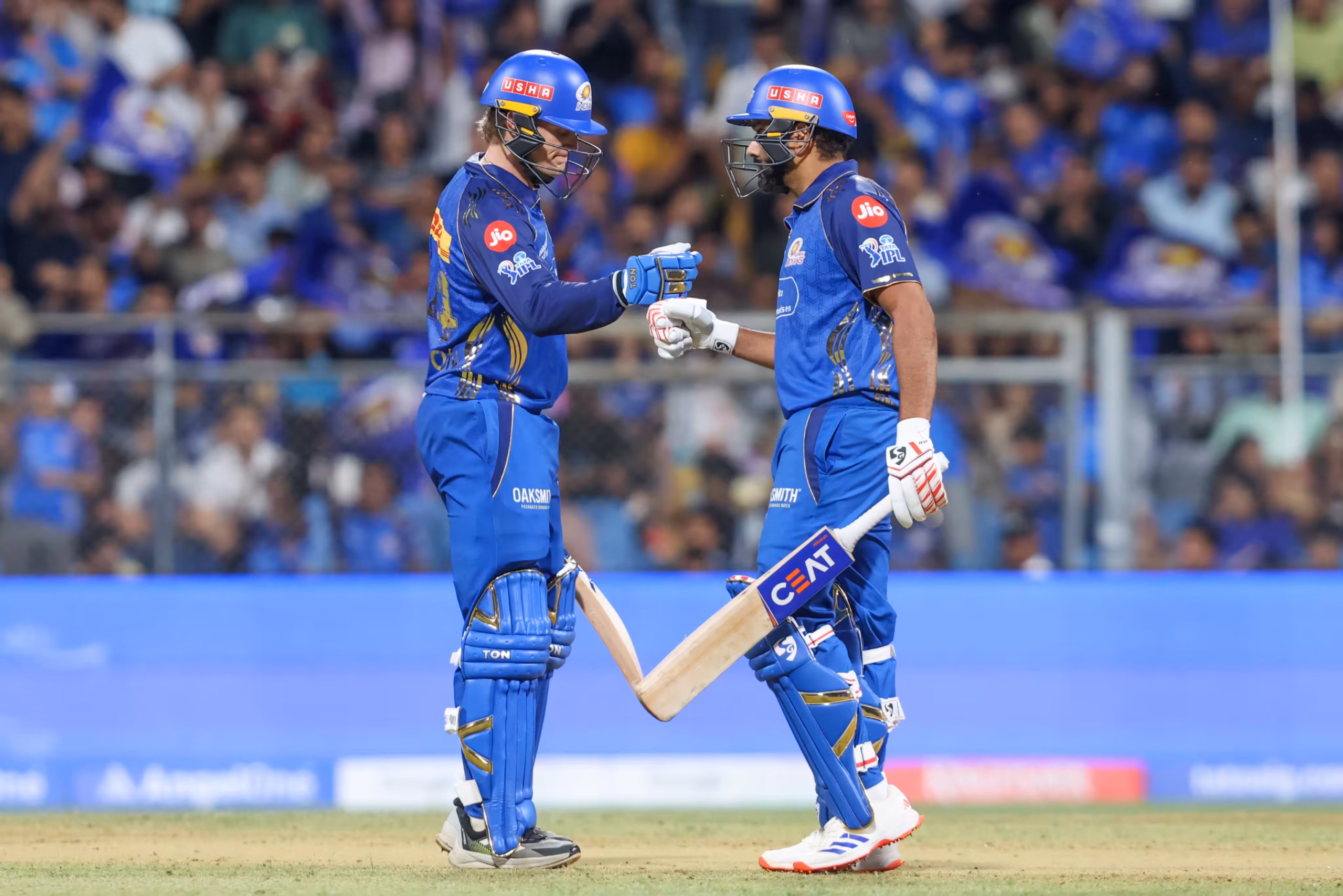 रोहित–रिकल्टनचा धडाका! मुंबई इंडियन्सची २२१ धावांवर विजयी झेप