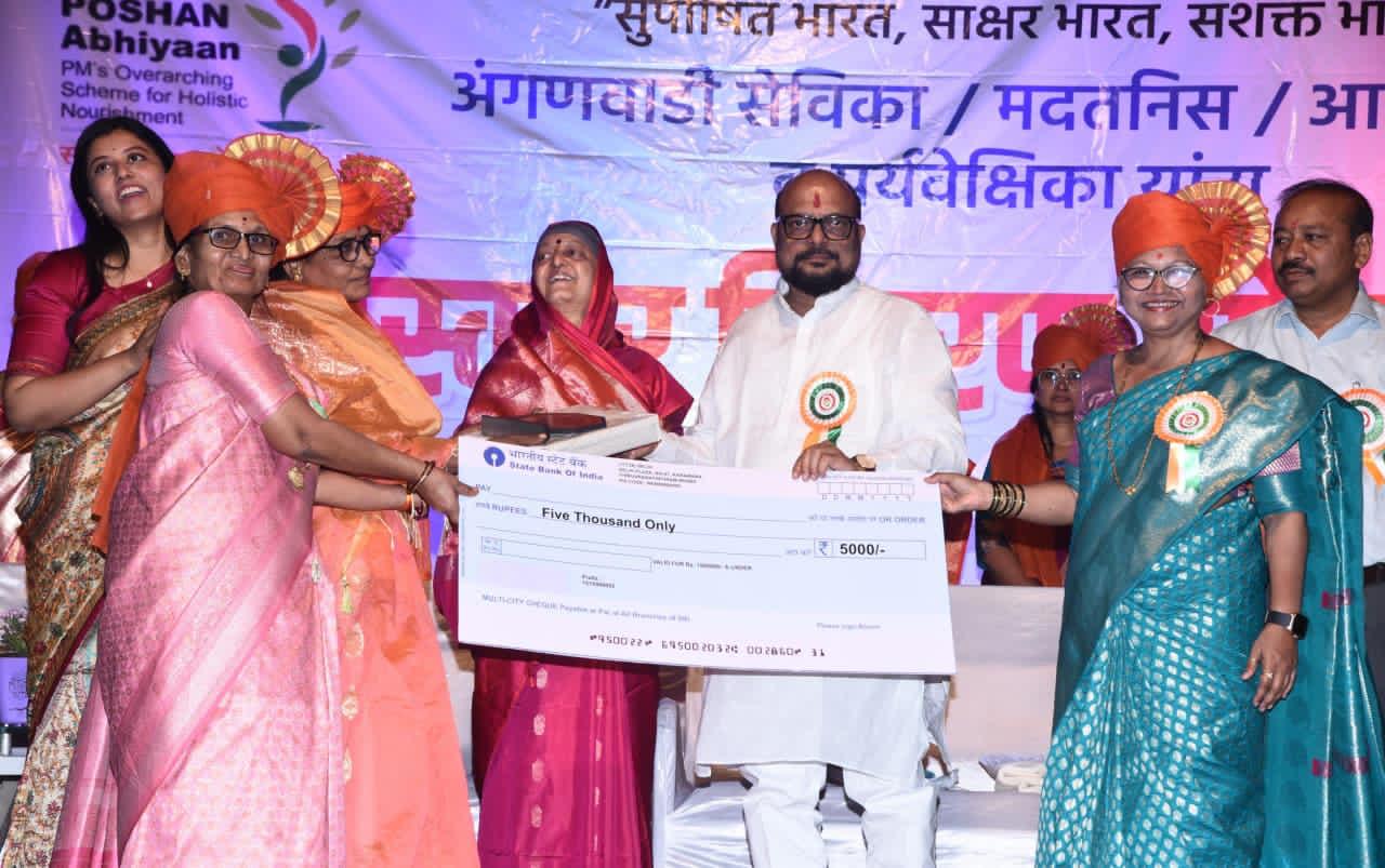 सेविका, मदतनीस व आशा कार्यकर्ती म्हणजे शासनाच्या योजनांचे आधारस्तंभ – पालकमंत्री गुलाबराव पाटील