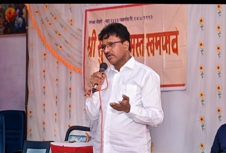 एरंडोलमध्ये जनगणना 2027 अंतर्गत स्व-गणना प्रक्रियेला उत्साहात प्रारंभ; नगराध्यक्ष डॉ. नरेंद्र ठाकूर यांनी स्वतःच्या कुटुंबाची माहिती भरून दिला आदर्श