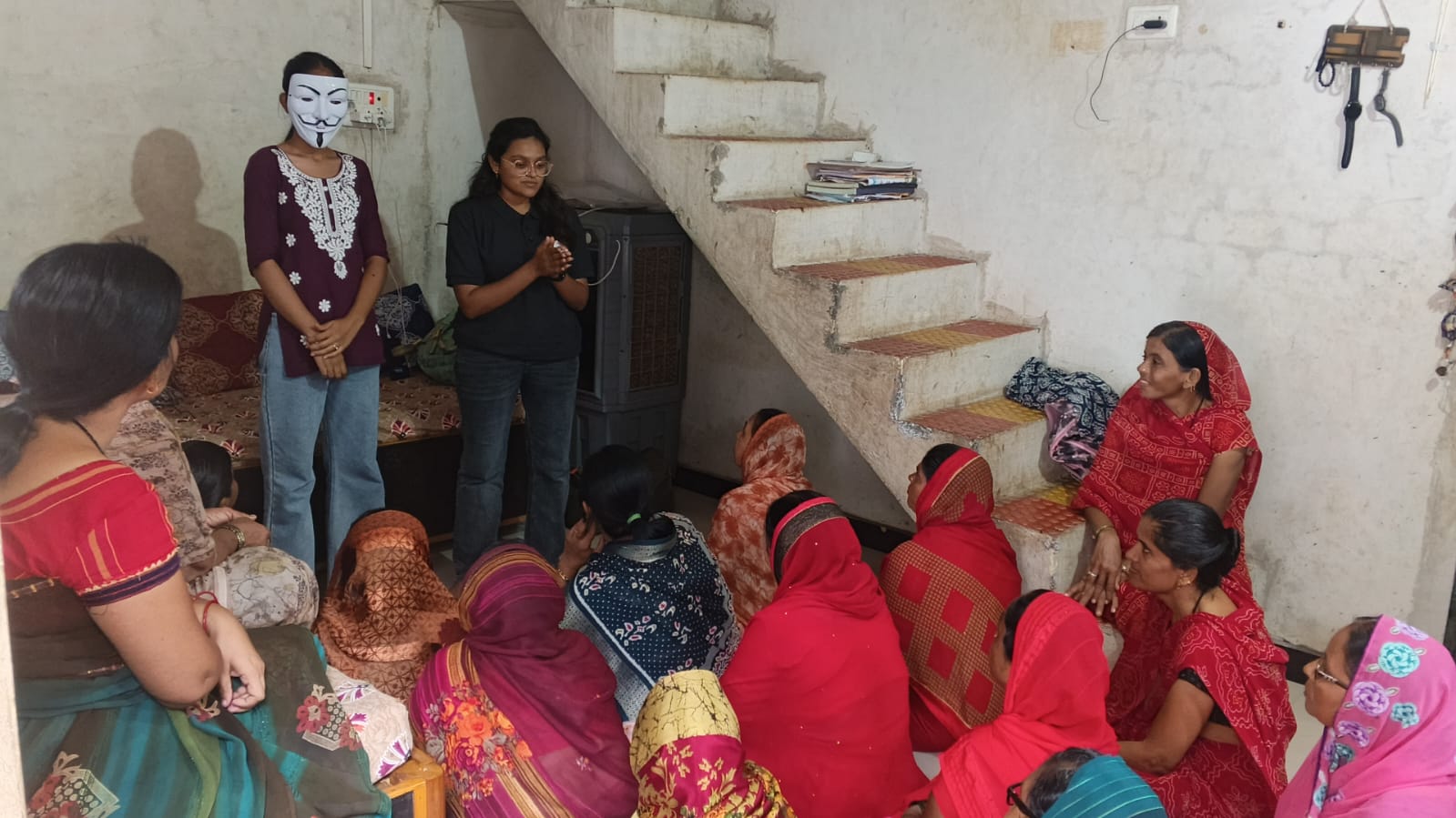 दहिवत येथे बचत गटातील महिलांसाठी सायबर जनजागृती; ऑनलाइन फसवणुकीपासून सावध राहण्याचे आवाहन