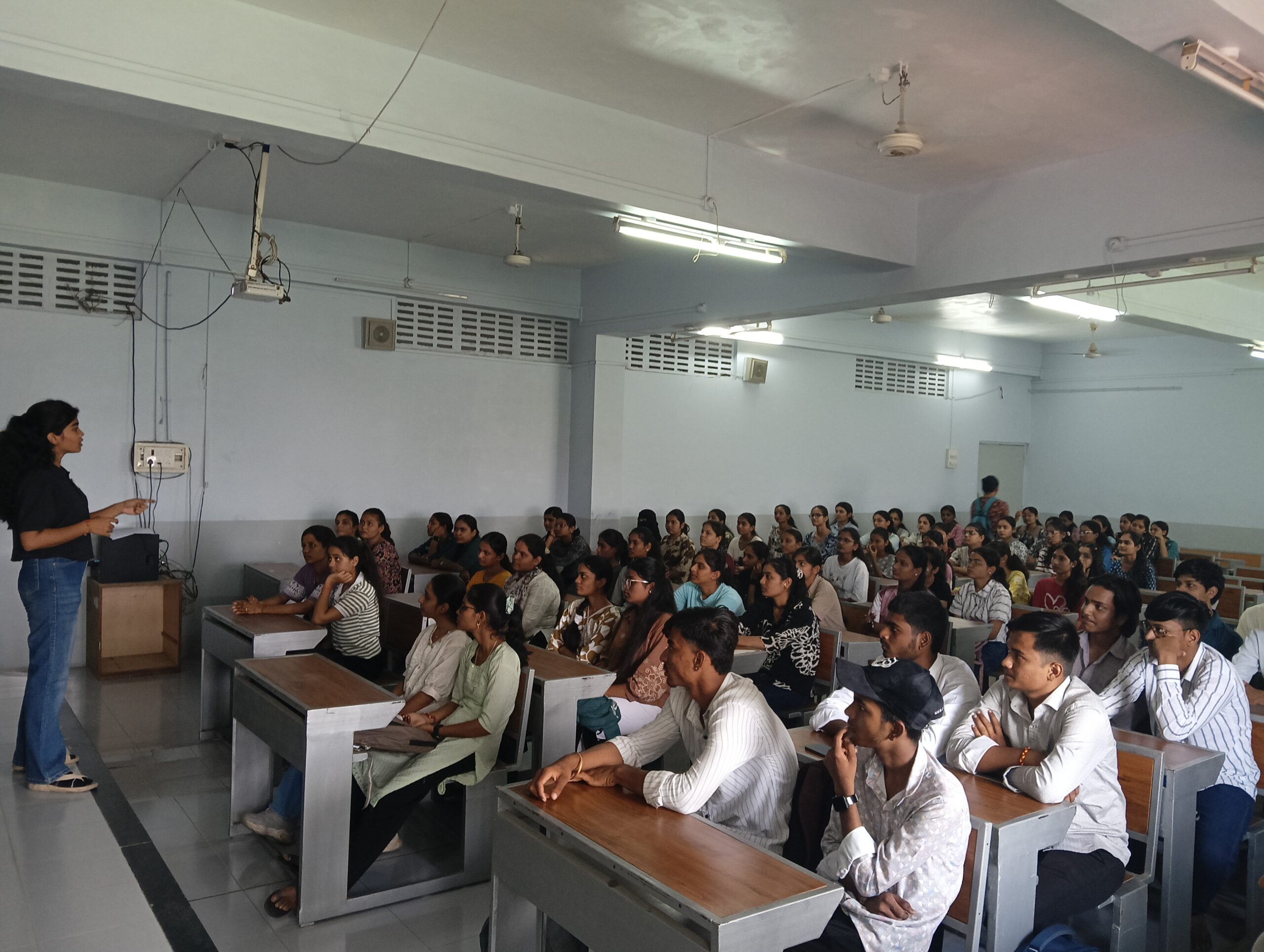 ‘डिजिटल व्यवहार करा, पण सतर्क राहा’; विद्यार्थ्यांना सायबर सुरक्षेचे धडे; KBCNMU आणि क्विक हील फाउंडेशनच्या संयुक्त विद्यमाने सायबर सुरक्षा जनजागृती सत्र