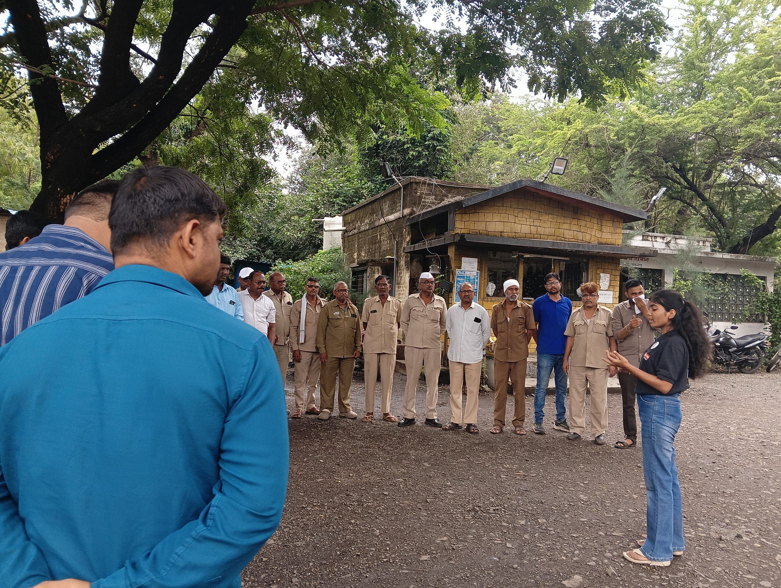 बसस्थानकात सायबर सुरक्षिततेबाबत जनजागृती बस वाहकांना ऑनलाइन फसवणुकीच्या विविध प्रकारांची माहिती; OTP, PIN, पासवर्ड आणि गोपनीय बँकिंग माहिती सुरक्षित ठेवण्याचे आवाहन